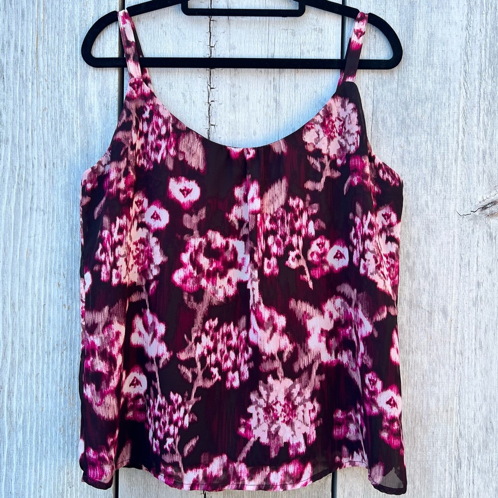 New York & Company maroon fuchsia floral patterned flowy lined ruffle tank top